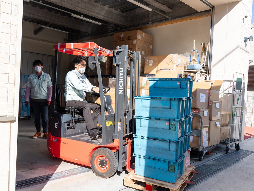お客様にご用意いただくのは宛名データと封入物だけ！御社ご担当者様の負担軽減に差が出る専任担当者 制進捗状況もメールでお知らせします